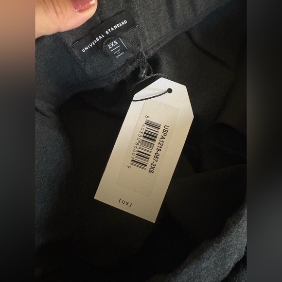 UNIVERSAL STANDARD Luxe LaidBack Ponte Joggers Charcoal Gray NWT - Picture 3 of 3